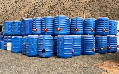 雨水收集与利用：万科华洁镜铁区塑料桶提供创新解决方案