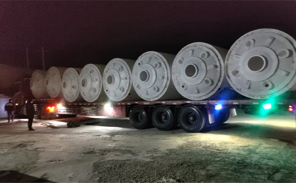 镜铁区锥底桶交付现场